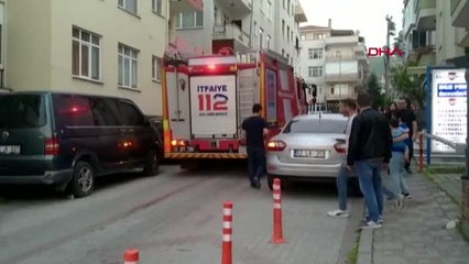 ARAÇTA MAHSUR KALAN BEBEĞİ İTFAİYE KURTARDI