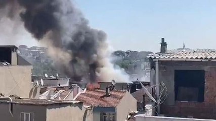 Bağcılar’da çatı yangını