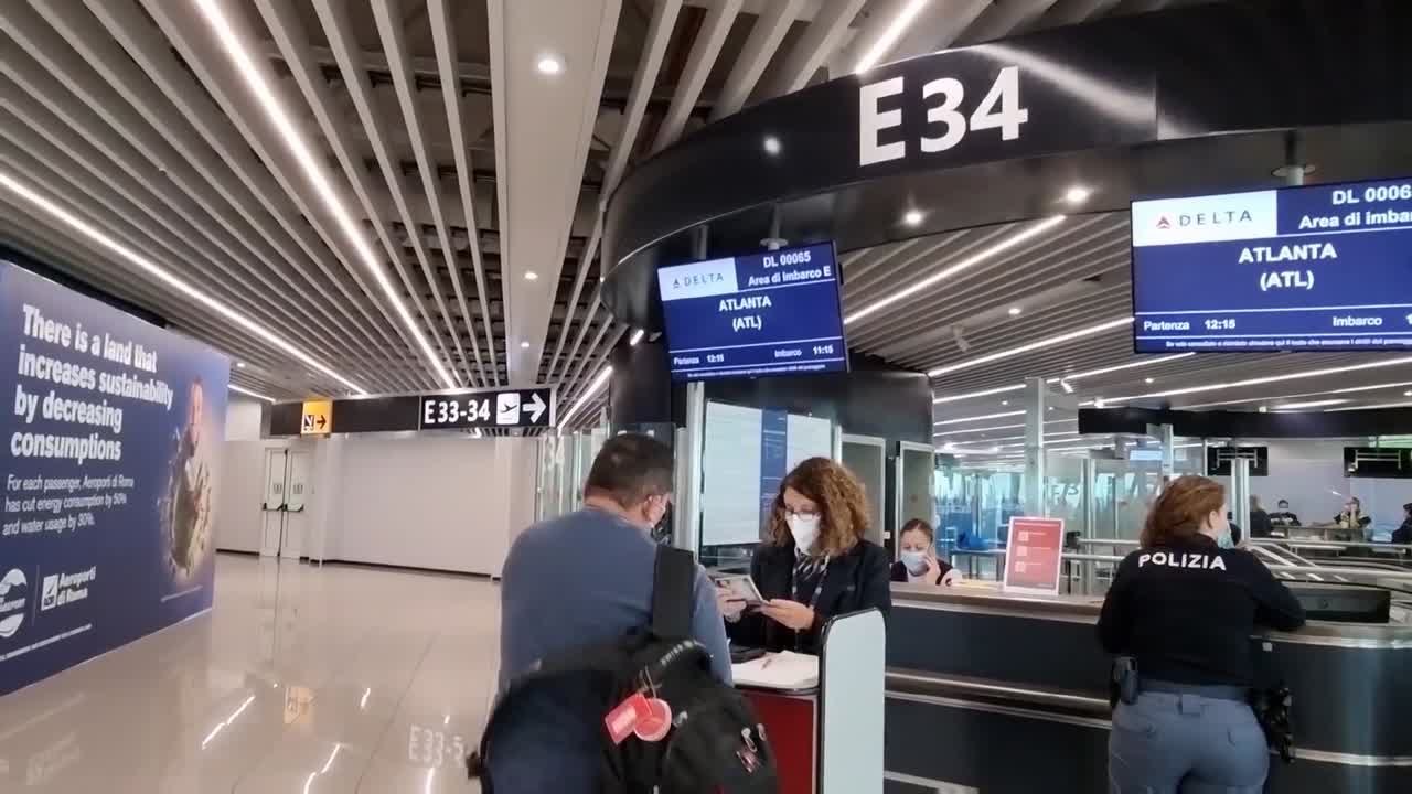 Mascherina sui voli si' o no? Fa fede la normativa locale vigente