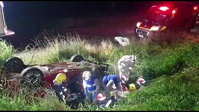 Grave acidente deixa veículo capotado e dois feridos às margens da BR-369