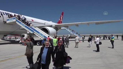 Rize-Artvin Havalimanı'na "Rize-Artvin" isimli ilk yolcu uçağı iniş yaptı (2)