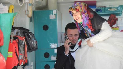 Gelin ile damat, fotoğraf çektirmek için çıktıkları yolda kabusu yaşadı: 4 yaralı