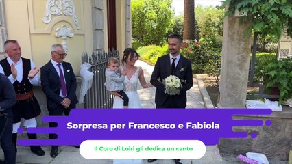 Sorpresa per Francesco e Fabiola. Il Coro di Loiri gli dedica un canto