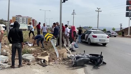 AFAD aracıyla çarpışan motosikletteki 2 kişi yaralandı