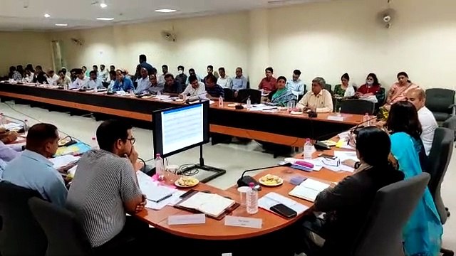 खराब प्रजेंटशन ने कराई किरकिरी, प्रभारी सचिव ने कहा ऐसा घटिया दुबारा मत दिखाना