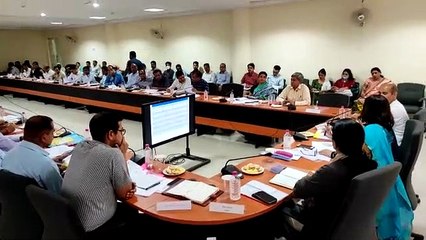 खराब प्रजेंटशन ने कराई किरकिरी, प्रभारी सचिव ने कहा ऐसा घटिया दुबारा मत दिखाना