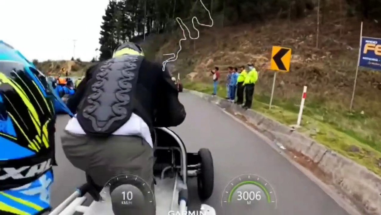 Suivez la descente folle en kart de bois à Quito en Equateur