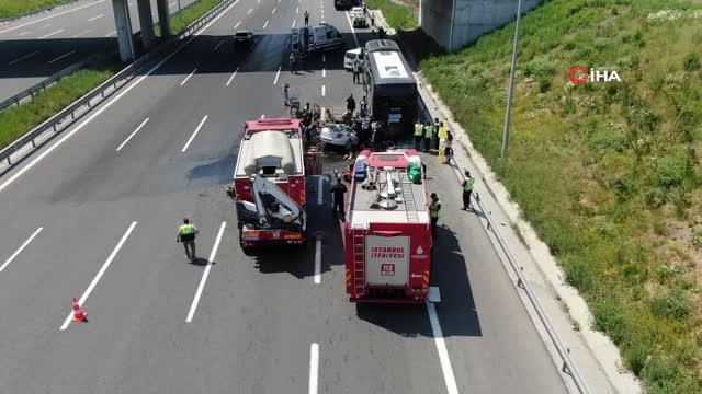 Son dakika haberleri... Otomobil, yolcu otobüsüne çarptı: Anne öldü, baba ve oğlu ağır yaralı