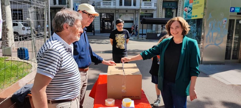 Celebran la consulta sobre monarquía o república: Tendríamos que tener el derecho a elegir