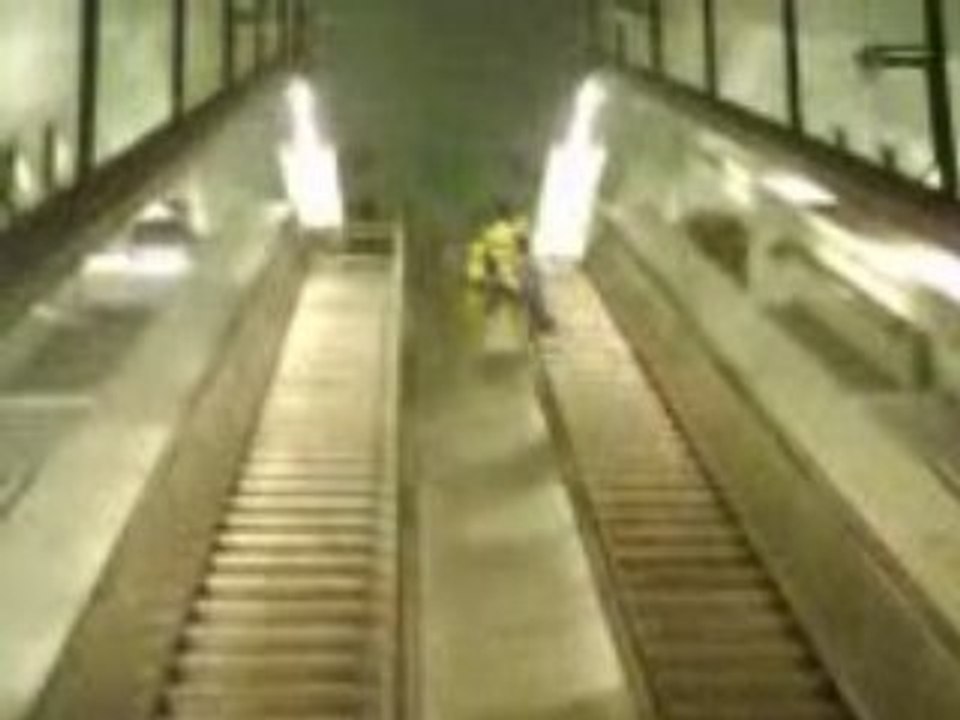 descente d'escalator KB MB NATION