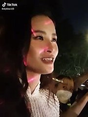 Ca sĩ Đông Nhi nghẹn ngào nói chuyện với FAN sau những drama