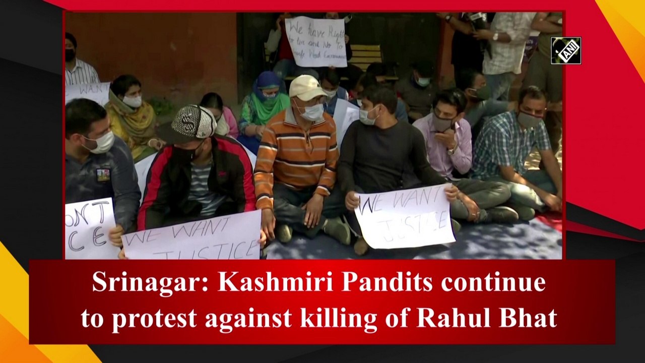 Srinagar: Kashmiri Pandits continue to protest against killing of Rahul Bhat