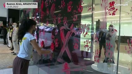 بدون تعليق: نشطاء "تمرد الإنقراض" يستهدفون مكاتب شركة مونسانتو للزراعة في بوينس آيرس