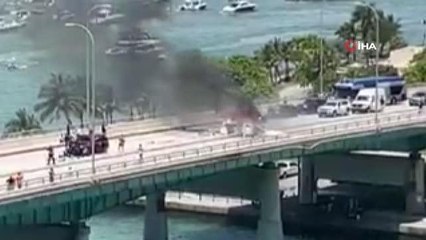 Miami'de uçak köprüye düştü: 2 yaralı