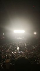 Ricky Muñoz interrumpe concierto de Intocable para ir al baño