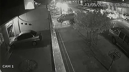 Homicídio no Periolo: Vídeo mostra homem tentando fugir de atiradores e se envolvendo em acidente