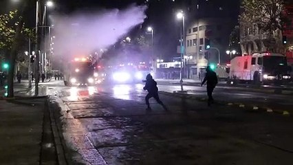 Protestos e crimes em Santiago