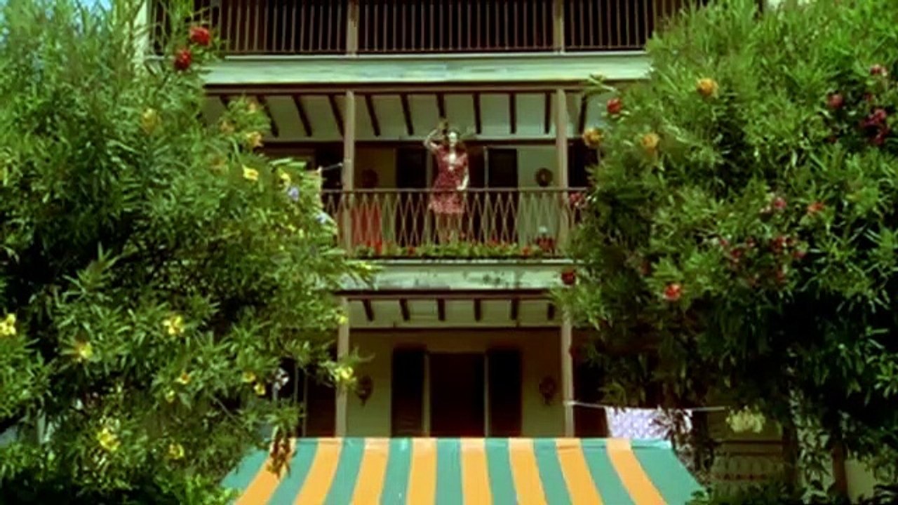 Gwen Stefani - Cool (Official Music Video)