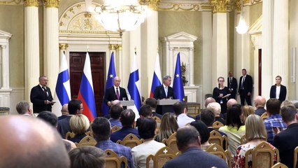 Finlandia informa a Putin de intención de unirse a la OTAN, que lo califica de "error"