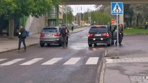STOCKHOLM - Irkçı siyasetçi Paludan, İsveç'te polis korumasında Kur'an-ı Kerim yakmaya devam ediyor