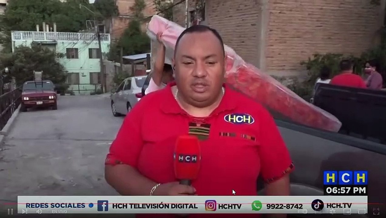 El Pueblo Ayudando A Pueblo: Familia recibe donativo tras perderlo todo en incendio