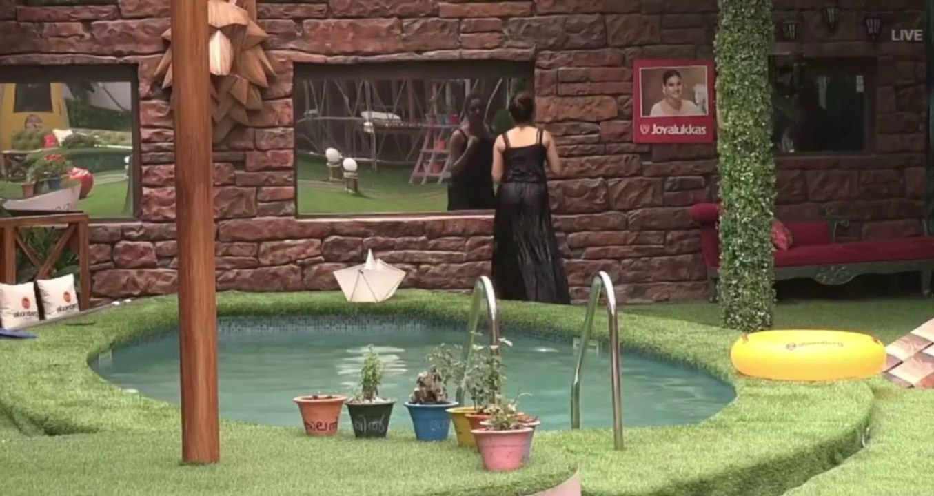 Swimming Poolൽ നിന്ന് കേറിയപ്പോൾ അവിടെ Dr Robin ഇരിക്കുന്നു അപ്പോൾ വീട്ടിലേക്ക് കേറാൻ നാണിച് Dilsha