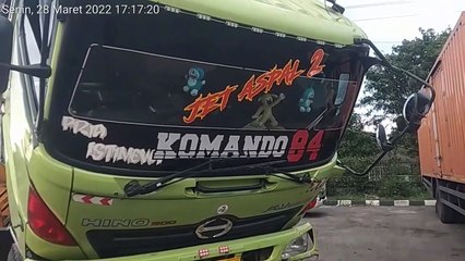 Hino 500 Truck is under repair