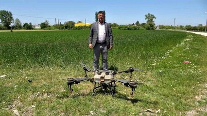 Köylüler dron aldı, tarlasını ilaçlatmak isteyen sıraya giriyor