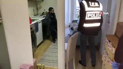 Son dakika haberi: İstanbul'da cephaneliğe çevrilen eve operasyon kamerada