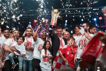 ÜMRANİYESPOR SÜPER LİG'E YÜKSELİŞİNİ TARAFTARLARIYLA KUTLADI