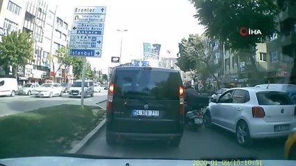 Motosikletli şahsa çarptıktan sonra yoluna böyle devam etti