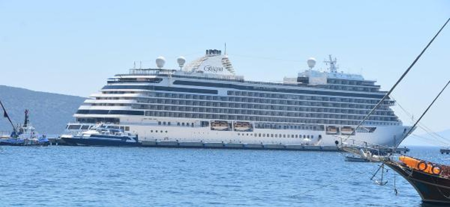 BODRUM'A SEZONUN 11'İNCİ YOLCU GEMİSİ GELDİ