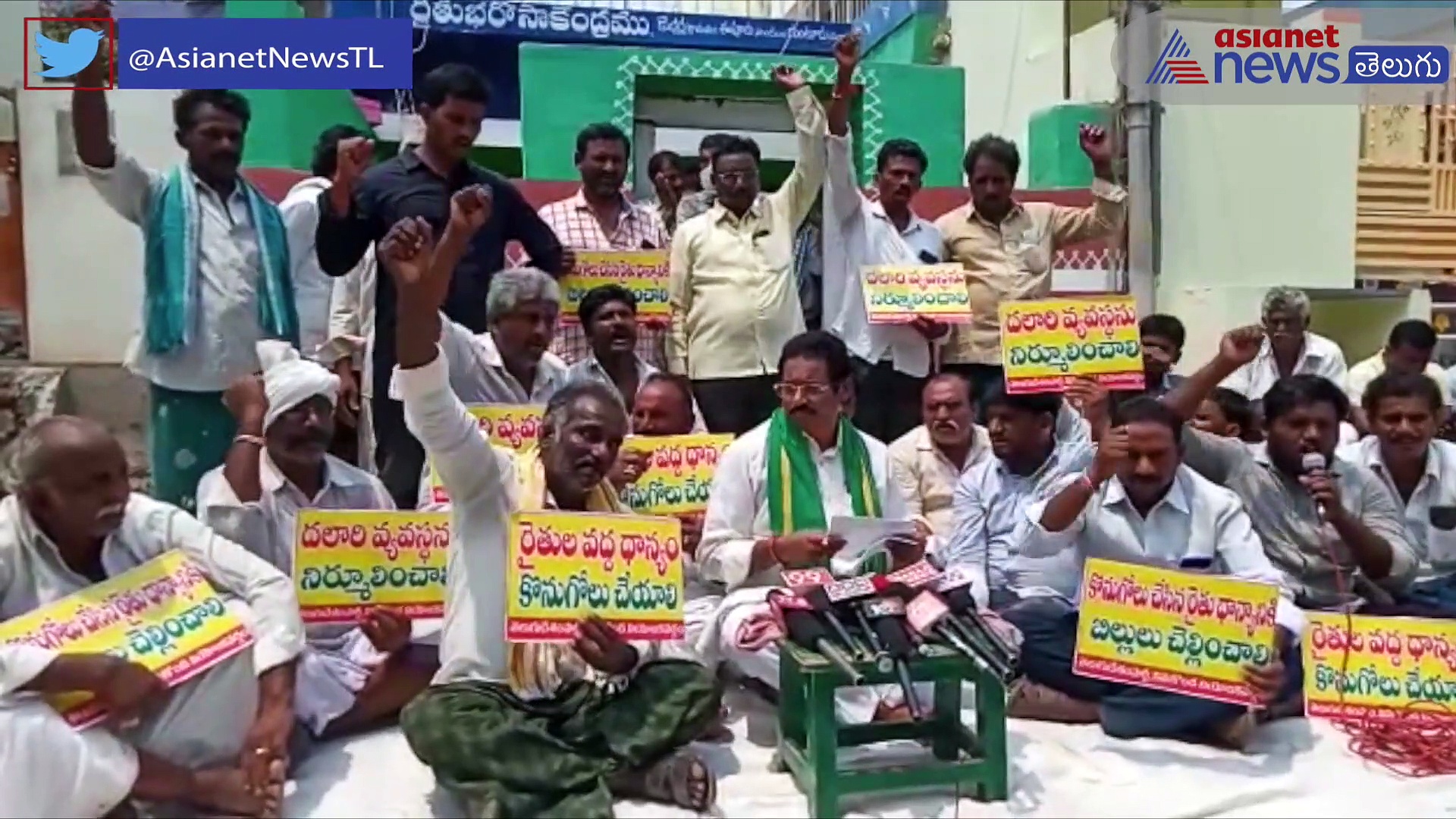 మా గ్రామంలో ధర్నా ఎందుకు... వినుకొండ మాజీ ఎమ్మెల్యేను నిలదీసిన సర్పంచ్