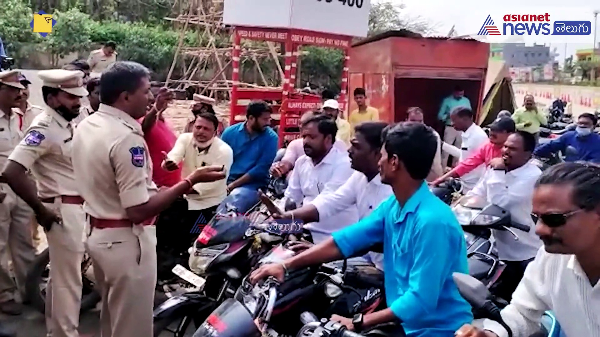 Yadadri News: ఈవో గీతారెడ్డి ఓవరాక్షన్... ఘాట్ రోడ్డులో జర్నలిస్టుల ఆందోళన, అరెస్ట్