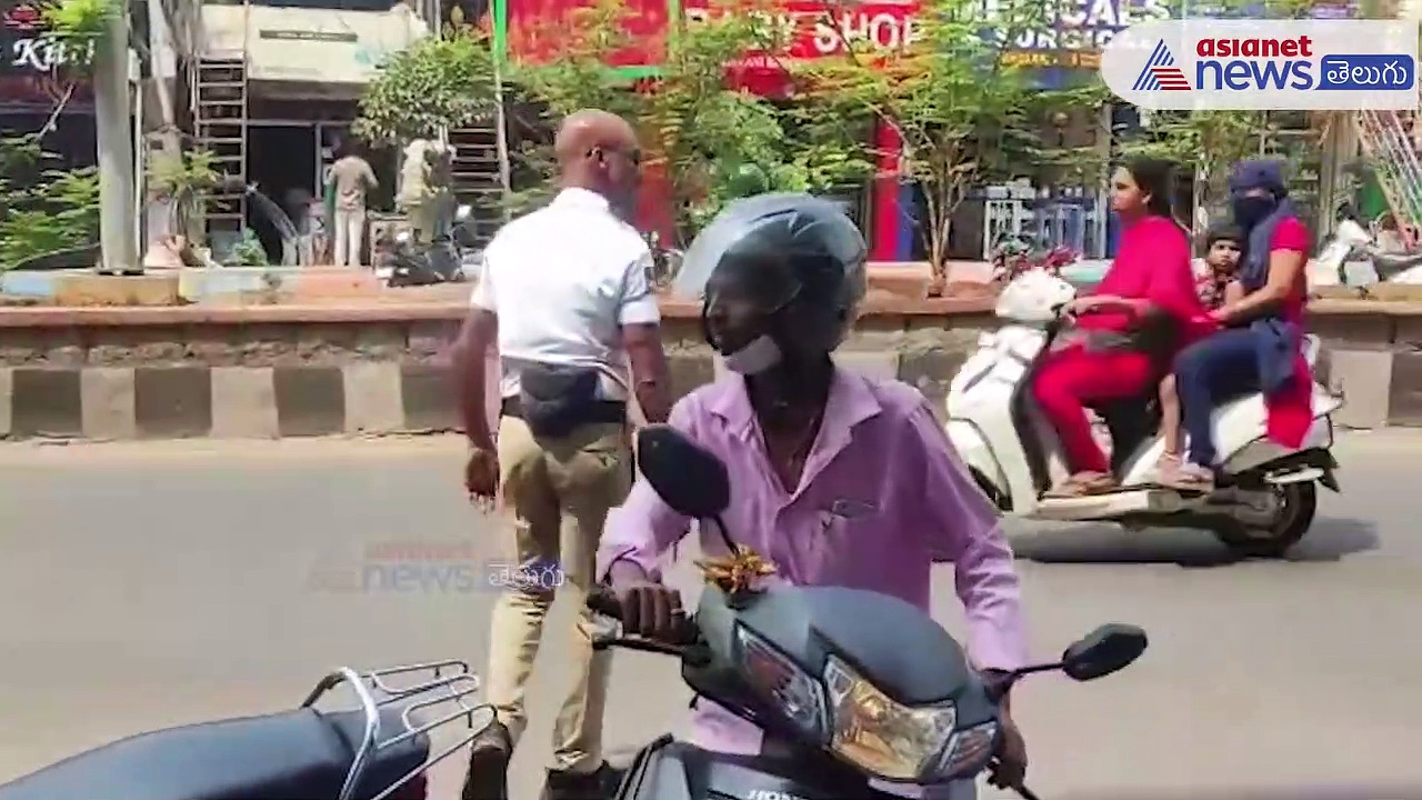 కరీంనగర్ రోడ్లపై పుష్ప సినిమా పోలీస్ భన్వర్ సింగ్... ఇది రీల్ కాదు రియల్...