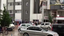 Niğde İşkur Önünde Yağmura Rağmen Kuyruk Oluştu