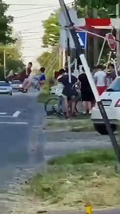 Ce manège pour enfants est installé à un endroit très douteux !