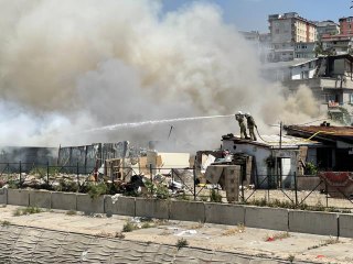 Son dakika! Ataşehir'de hurdalıkta çıkan yangın söndürüldü