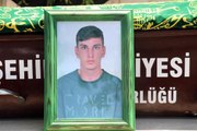 Bisikletine otomobil çarpmasıyla ölen yüzücü Batuhan, madalyalarıyla uğurlandı