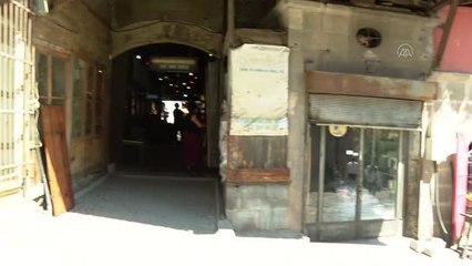 Kukla-Karagöz sanatçısı, geleneksel oyunları gençlere aktarıyor (1)