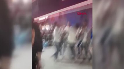 İSTANBUL-SULTANGAZİ'DE İREM DERİCİ KONSERİNDE KAVGA ÇIKTI, KONSER YARIDA KALDI
