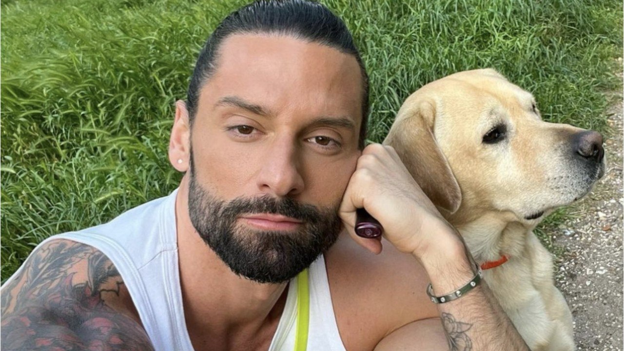 VOICI : Hugo Manos partage un tendre cliché avec son compagnon Laurent Ruquier pour l'Eurovision