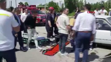 Son dakika: AMASYA'DA OTOMOBİL İLE TRAKTÖR ÇARPIŞTI: 4 YARALI