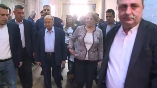 Lübnan Cumhurbaşkanı Michel Avn genel seçimler için oyunu kullandı