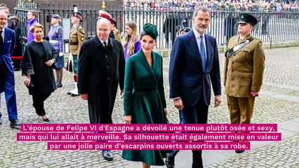 Letizia d'Espagne : elle surprend dans une robe fushia qui dévoile son ventre