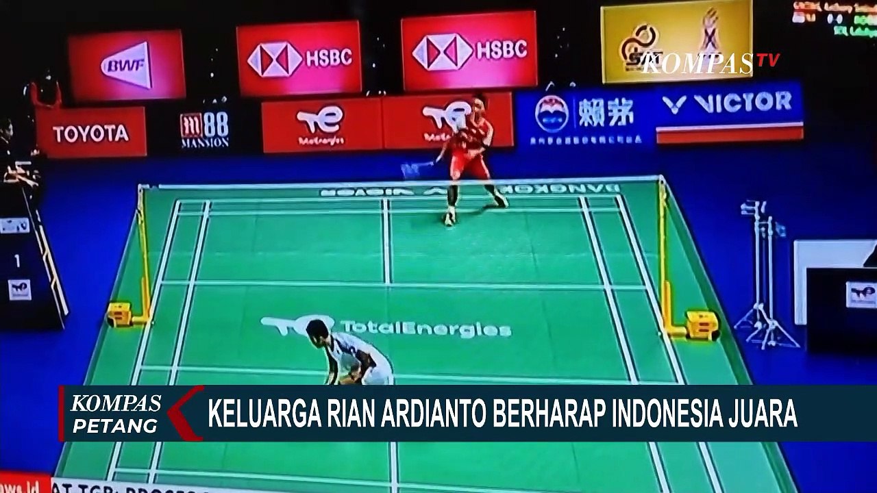 Warga Jakarta Nobar Final Piala Thomas Cup 2022 di Salah Satu Cafe Jakarta Selatan