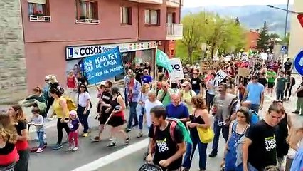 Milers de persones es manifesten a Puigcerdà contra els Jocs Olímpics d’hivern