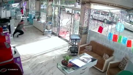 GAZİANTEP - İş yerinde elektrik akımına kapılan kişi güvenlik kamerasında