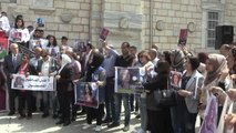 Gazze'deki kilisede, İsrail'in öldürdüğü Filistinli kadın gazeteci için gösteri yapıldı