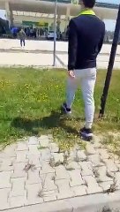 Trabzonsporlu taraftarlar, Fenerbahçeli taraftarların olduğu otobüse saldırdı